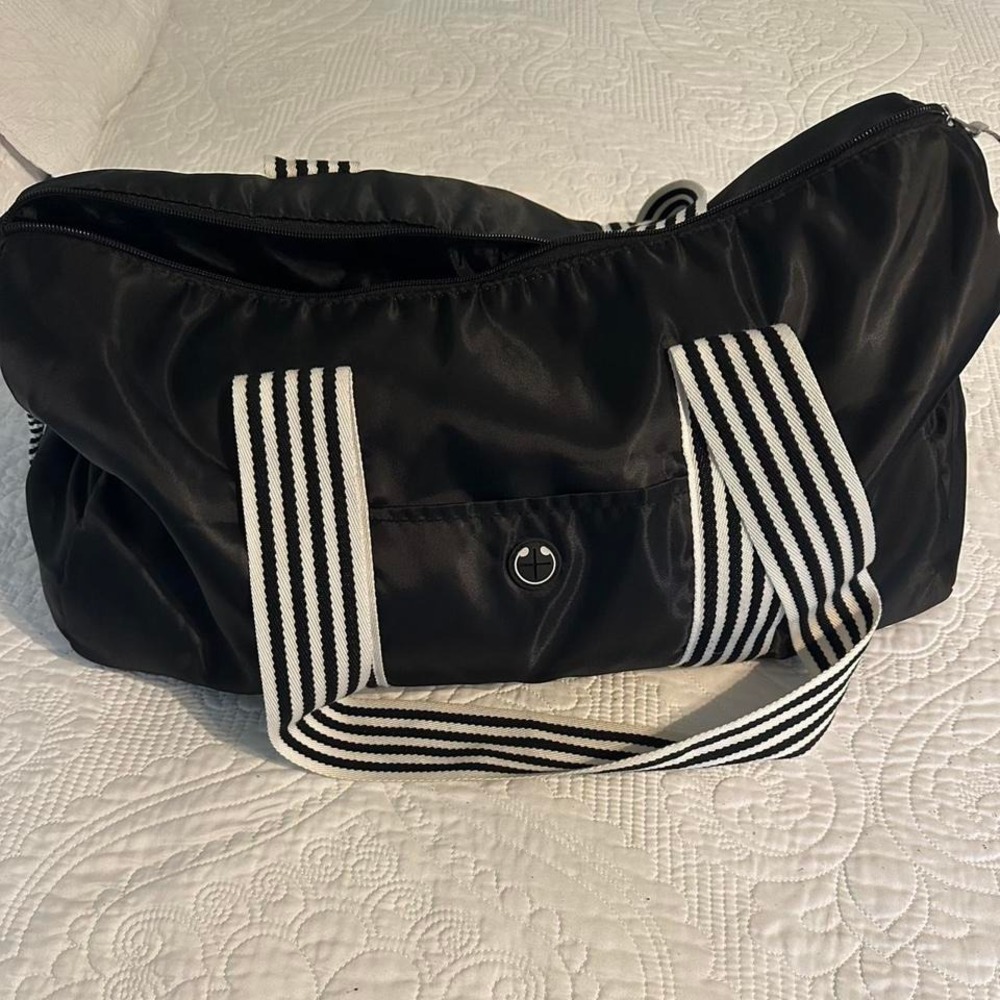 Black Nylon Duffle Bag‎ White Striped Handles Travel Gym Weekend